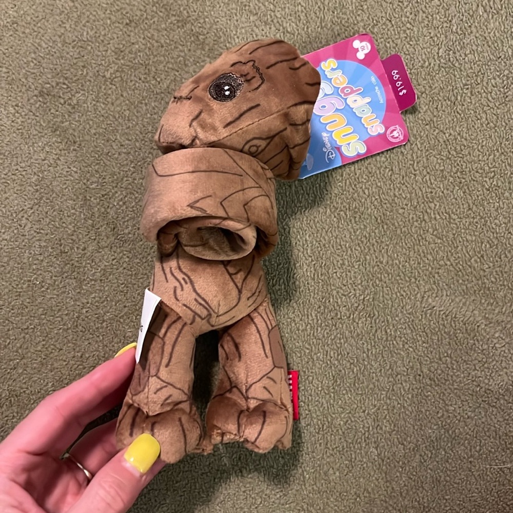 Disney Parks Marvel Guardians of the Galaxy Groot Snuggle Snappers Plush